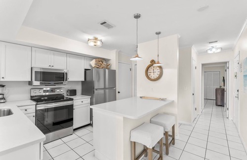 Sandestin Condo | Golf Cart ~ Water View ~ Community Pool ~ Private Resort Beach Access