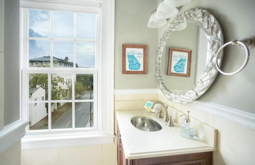 Historic Downtown Savannah House | Gordon Chic by Lucky Savannah
