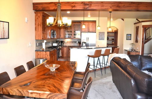Fraser Condo | Gorgeous luxury top floor condo! Stunning Mountain Views! Private decks! Garage