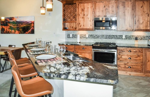Fraser Condo | Gorgeous luxury top floor condo! Stunning Mountain Views! Private decks! Garage