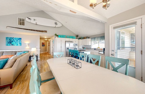 Roads End House | Gorgeous Ocean Views, Private Hot Tub, Game Room, WiFi, Patio & Washer/Dryer