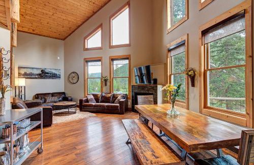 Blue River House | Gorgeous updated mountain home just minutes from the slopes, private hot tub, pool table!