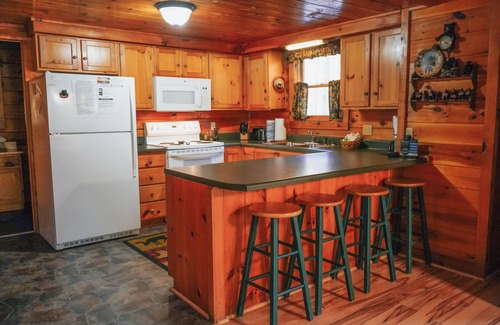 Gatlinburg - Pigeon Forge Cabin | GREAT VALUE! Wildwood Dreams is an enchanting 2 BR, 2 story log cabin