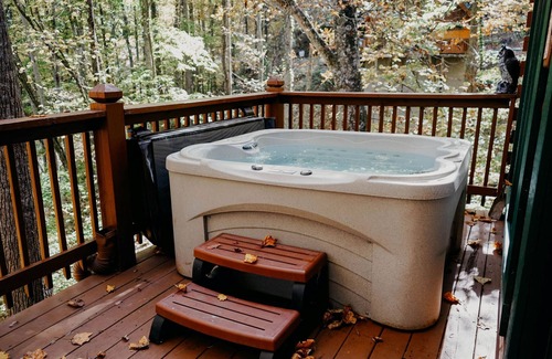 Gatlinburg - Pigeon Forge Cabin | GREAT VALUE! Wildwood Dreams is an enchanting 2 BR, 2 story log cabin