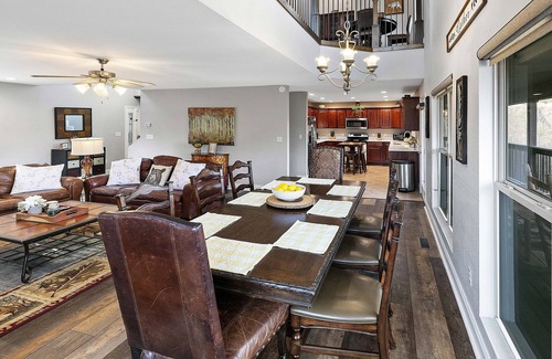 Gatlinburg Cabin | GREAT view DOWNTOWN Gatlinburg with views,community pool, hot tub and fireplace