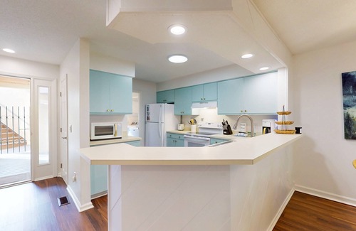 Shipyard Plantation Condo | Ground-Floor Villa with Deck, Shared Pool, and Hot Tub - Near Golf and Beach