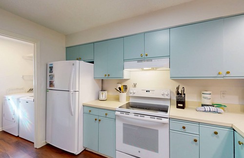 Shipyard Plantation Condo | Ground-Floor Villa with Deck, Shared Pool, and Hot Tub - Near Golf and Beach