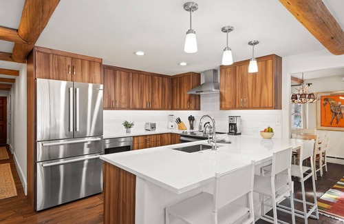 Aspen Condo | Guest Favorites at 10% Off! Stay 3 nights through Nov