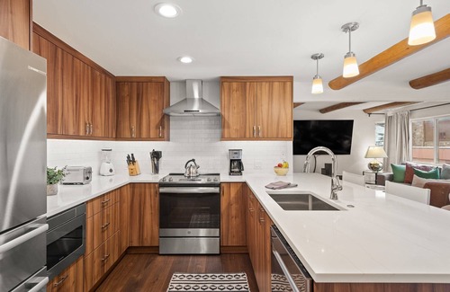 Aspen Condo | Guest Favorites at 10% Off! Stay 3 nights through Nov