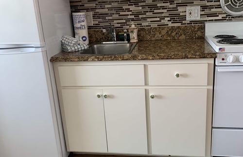Bradenton Beach Apartment | Gulf side! No crossing street! Booking for FALL 2025!