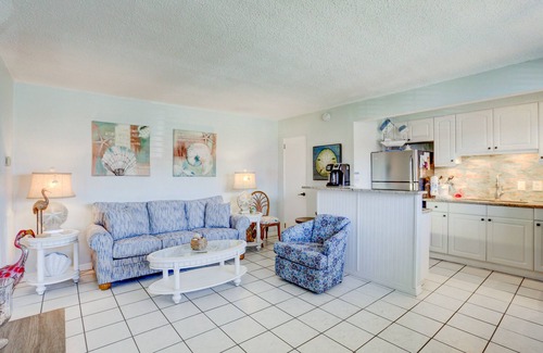 St. Pete Beach Condo | 🐚 Gulf Winds Ground-Floor Condo — Beachy Vibes & Easy Access