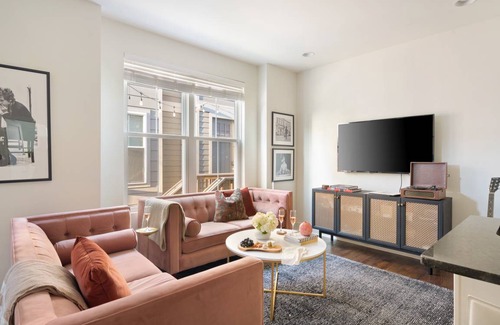 South Nashville House | Hart Suite 13 by AvantStay Gorgeous Town House w/ Modern Amenities in Nashville!