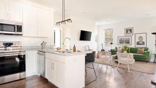 Chestnut Hill House | Hart Suite Buyout 4 by AvantStay Two Town House Buyout w Modern Amenities in Nashville