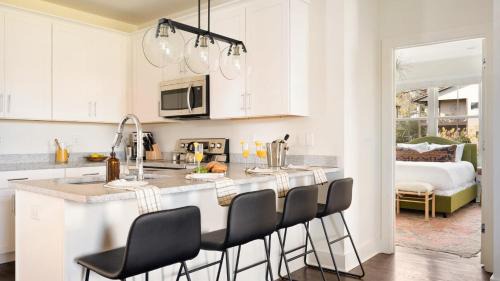 Chestnut Hill House | Hart Suite Buyout 4 by AvantStay Two Town House Buyout w Modern Amenities in Nashville