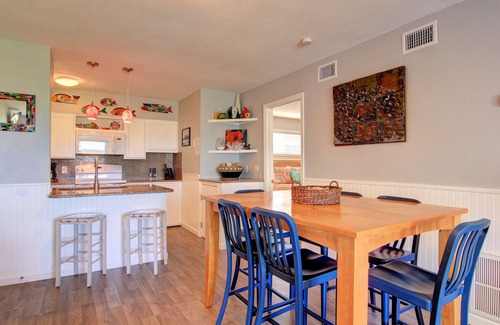 Port Aransas Condo | Heated pool, great views! Amazing location
