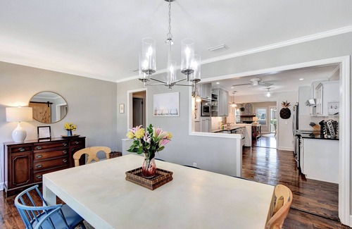 Kings Terrace House | Heated Pool Sleeps 12 Pet Friendly Walk to Village 2 Kitchens