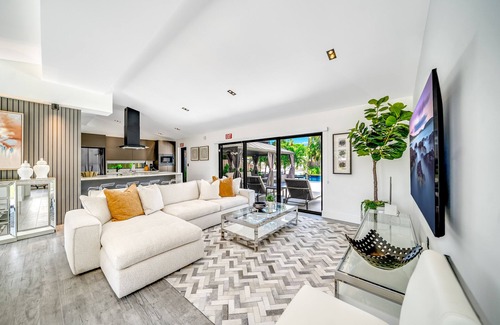 Riverside Park House | Heated Pool! Waterfront+Kayak! Close 2 Beach!