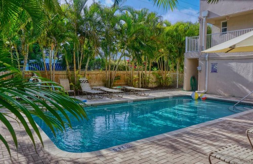 Pass-a-Grille Historic District Apartment | Historic Pass-A-Grille Beach Club Gulf Way 701-5
