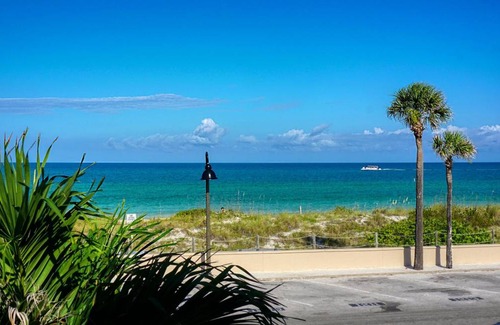 Pass-a-Grille Historic District Apartment | Historic Pass-A-Grille Beach Club Gulf Way 701-5