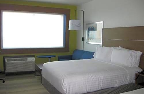 Cypress Hotel | Holiday Inn Express & Suites - Houston NW - Cypress Grand Pky, an IHG Hotel