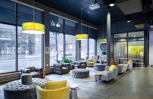 Theatre District Hostel | Hostel ∙ 9 guests
