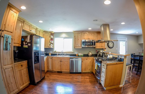 Acres Green House | Hot Spot for Shopping, Dining, Business and Light Rail