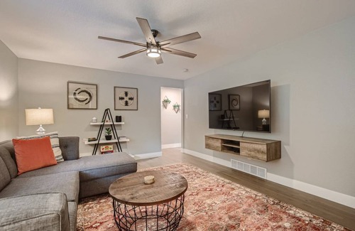 Lamar Heights Area House | House ∙ 2 bedrooms ∙ 4 guests