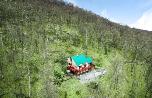 Berkeley Springs House | House ∙ 5 bedrooms ∙ 13 guests