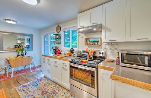 Clinton Cottage | House w/Deck on Whidbey Island, 1 Mi from Shore!