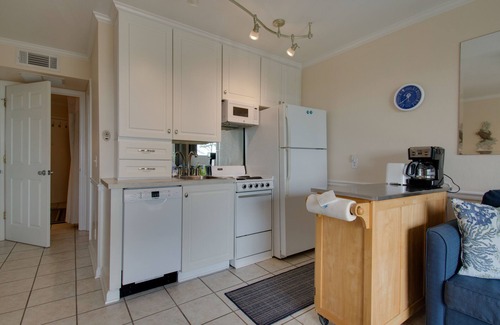 Hilton Head Island Condo | Huge Ocean View,central air,elevator,pool,WIFI,one bedroom,reduced Oct 23-31