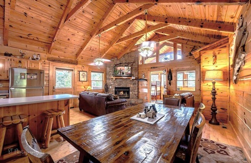 Wears Valley Cabin | Hunter Jack's: Free Attraction Tickets, Hot Tub & Mountain Views From Every Window