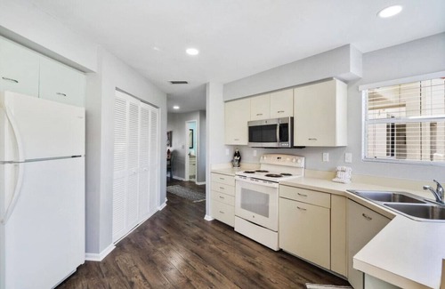 Isla del Sol Condo | Isla Del Sol Retreat – Pool View & Near Gulf Beaches 6-246