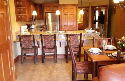 Gatlinburg Cabin | JUNE 28-JULY 5 FIVE STAR RESORT IN GREAT SMOKY MTNS. W/FREE WATERPARK, PETS OK