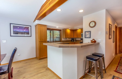Sunriver House | JUNI18 - Fabulous Home, A/C, on the Bike Path, Hot Tub