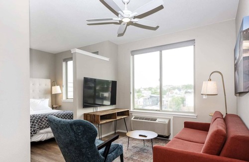 Highland Apartment | Kasa The Comma | Traditional 1BD Centrally Located in Denver