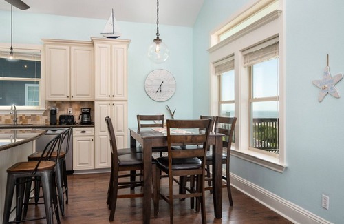 Crystal Beach House | Keepin' It Reel -Beachfront - Hot Tub - Fenced Yard