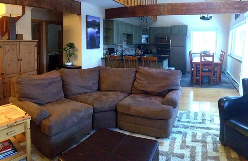 Wildernest Condo | Kick Back in this Family-friendly Retreat with Mountain Views!
