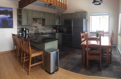 Wildernest Condo | Kick Back in this Family-friendly Retreat with Mountain Views!
