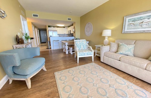 Panama City Beach Condo | L👀K! ⭐️ TOP-RATED DIRECT BEACHFRONT @Calypso — 2 King Beds + FREE Beach Chairs!