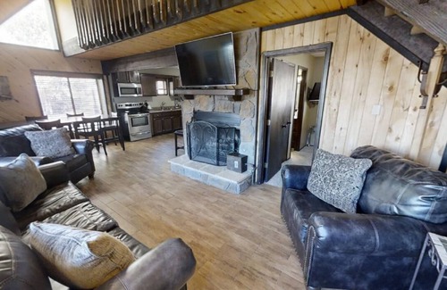 Red River Cabin | LaBelle Cabin - In Town - Pet Friendly! - Updated Furnishings - Satellite - Clos