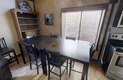Red River Cabin | LaBelle Cabin - In Town - Pet Friendly! - Updated Furnishings - Satellite - Clos