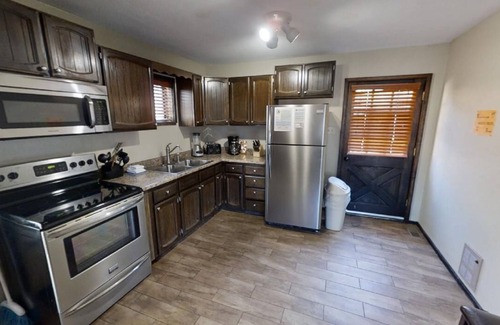 Red River Cabin | LaBelle Cabin - In Town - Pet Friendly! - Updated Furnishings - Satellite - Clos