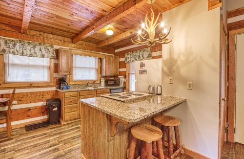 Gatlinburg Cabin | Lace Up Your Boots for a Smoky Mountain Escape!