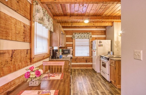 Gatlinburg Cabin | Lace Up Your Boots for a Smoky Mountain Escape!