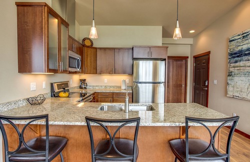 Manson Condo | Lake Chelan 'Manson Bay' Condo w/Pool Access!
