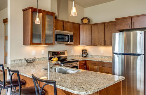 Manson Condo | Lake Chelan 'Manson Bay' Condo w/Pool Access!