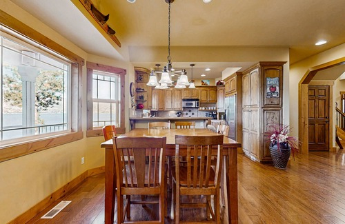 Ardenvoir House | Lake view home with a great deck - walking distance to wineries