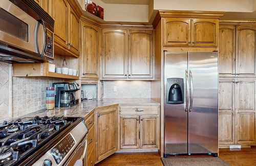 Ardenvoir House | Lake view home with a great deck - walking distance to wineries