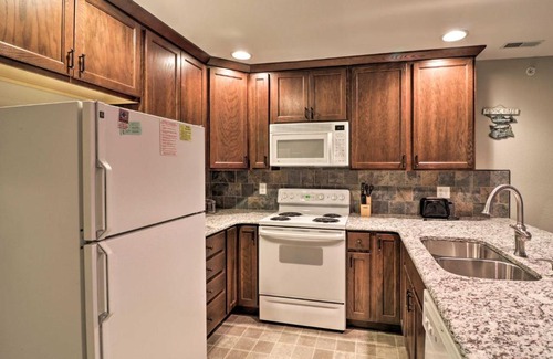 Camdenton Apartment | Lakefront Camdenton Condo with Screened Porch!