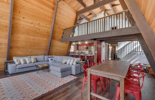 Lake Forest House | Lakeview Lodge in Dollar Point Tahoe City -HOT TUB - large home